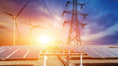 Lichtmasten en zonsondergang