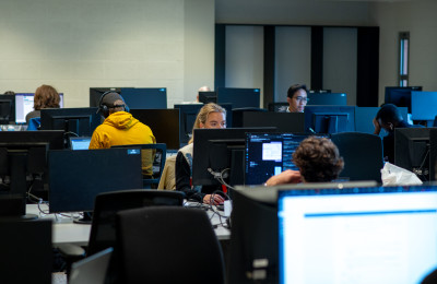 Studenten met computers